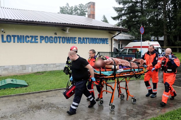 Ranni turyści transportowani do szpitala w Zakopanem / 	Grzegorz Momot    /PAP