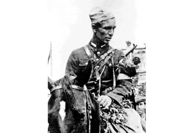 Ranny i otoczony przez ubeków major Marian Bernaciak "Orlik" popełnił samobójstwo w 1946 roku /IPN
