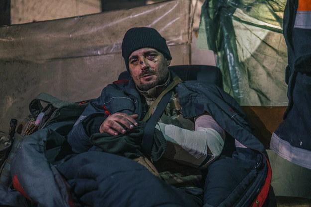Ranny ukraiński żołnierz w schronie w Hucie Azowstal w Mariupolu /REGIMENT AZOV PRESS SERVICE HANDOUT /PAP/EPA