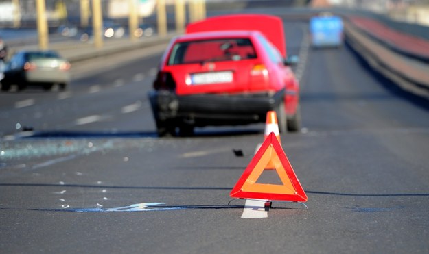 Zderzenie busa i osobówki, 14 rannych