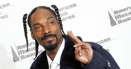 Raper Snoop Doggy Dog uwielbia warkoczyki i parę innych szkodliwych rzeczy... /AFP