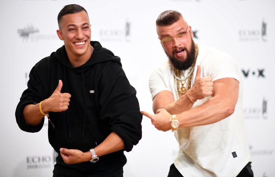 Raperzy Kollegah i Farid Bang /Clemens Bilan /PAP/EPA
