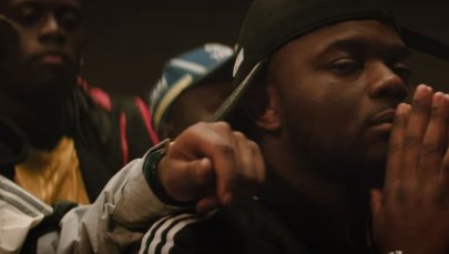 Raperzy z podparyskiego imigranckiego getta nawołują do mordowania policjantów