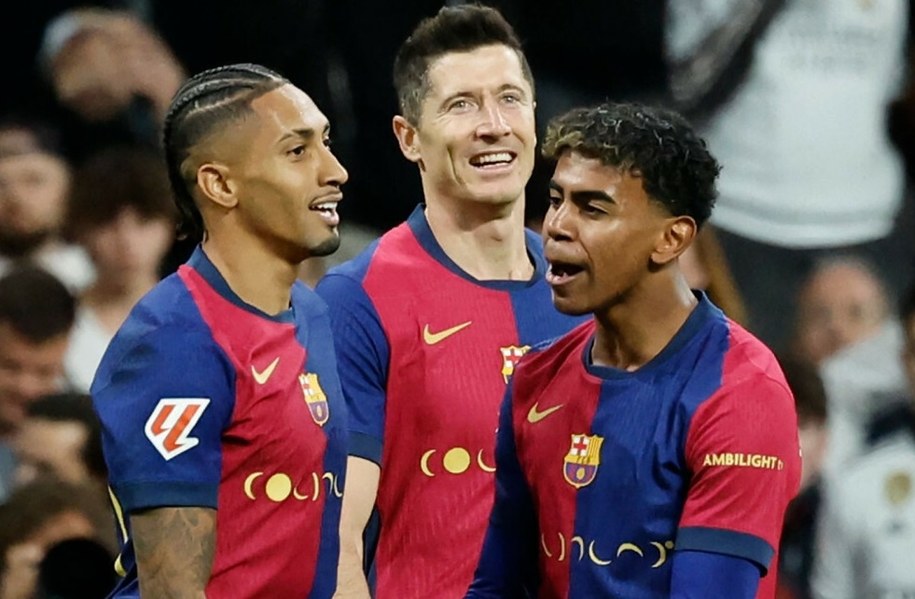 Raphinha, Robert Lewandowski i Lamine Yamal /OSCAR DEL POZO /AFP/EAST NEWS