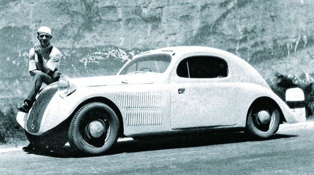 Rapid (1935 r.)  Pierwsza Skoda o tej nazwie rozwijała prędkość maks. – zależnie od wersji – od 100 do 110 km/h. /Motor
