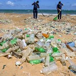 Raport: Globalne koncerny utrudniają walkę z plastikiem 