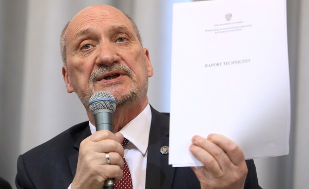 Raport: Tu-154M uległ destrukcji w wyniku eksplozji. Macierewicz: Nie było słowa nt. zamachu