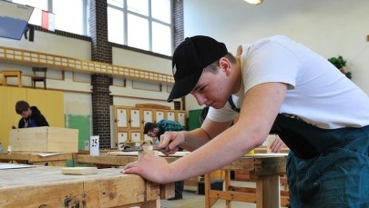 Raport: Zawodówki i technika wracają do łask