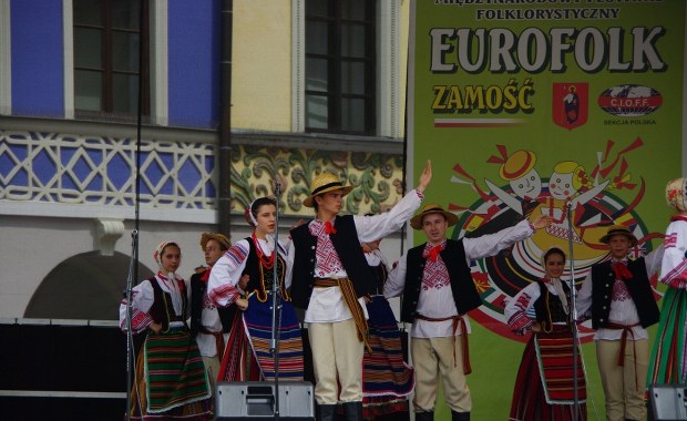 Rasistowski skandal w Zamościu: Groził śmiercią artystom, teraz jest poszukiwany