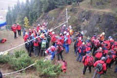 Ratownicy górscy ćwiczą na górze Wdżar