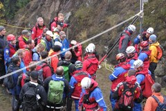 Ratownicy górscy ćwiczą na górze Wdżar