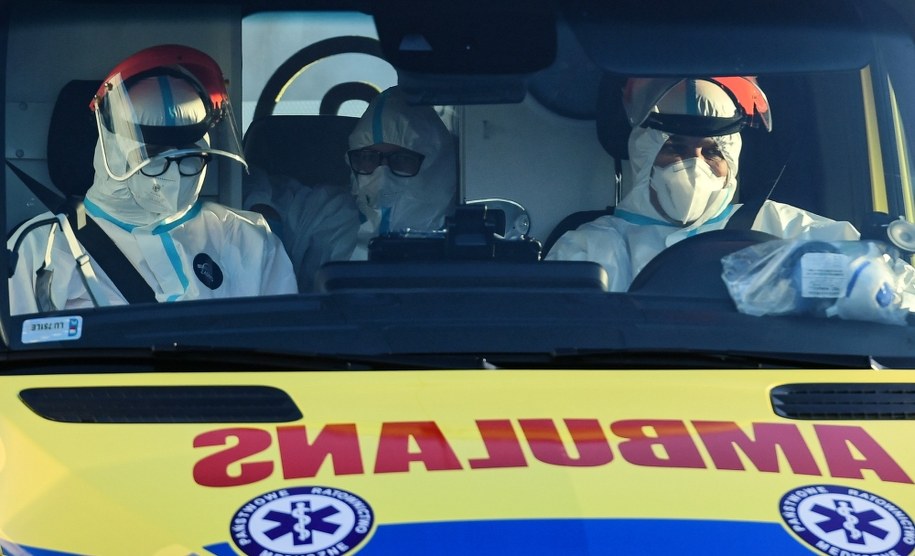 Ratownicy medyczni rozważają dołączenie do pielęgniarek /Wojtek Jargiło /PAP/EPA