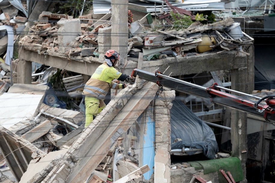 Ratownicy na miejscu katastrofy w Belo Horizonte /Douglas Magno  /AFP/EAST NEWS