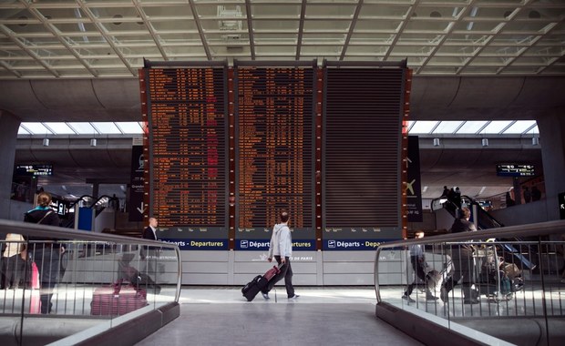 Ratownicy na największym paryskim lotnisku „przerzucają się” na polski