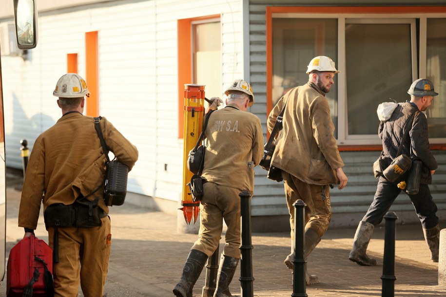 Ratownicy na terenie kopalni Węgla Kamiennego Borynia-Zofiówka Ruch Zofiówka w Jastrzębiu-Zdroju /Zbigniew Meissner /PAP