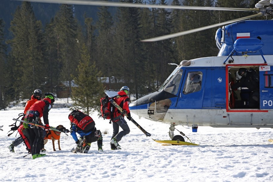 Ratownicy poszukują w górach dwójki turystów /Jacek Niedziałek /PAP
