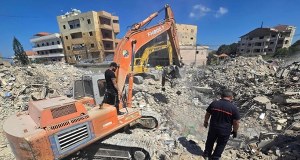 Ratownicy próbowali podnieść ranną, wtedy spadł granat. Reuters: Zrzucił go izraelski dron