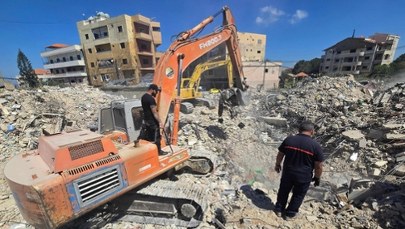 Ratownicy próbowali podnieść ranną, wtedy spadł granat. Reuters: Zrzucił go izraelski dron