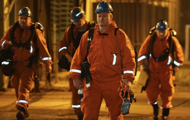 Ratownicy próbują ugasić  pożary w kopalni / 	Andrzej Grygiel    /PAP