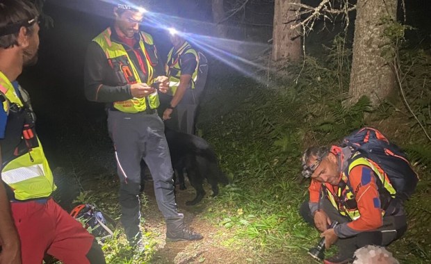 ​Ratownicy, psy, drony w nocnej akcji w Tatrach. Turysta siedział sobie w namiocie