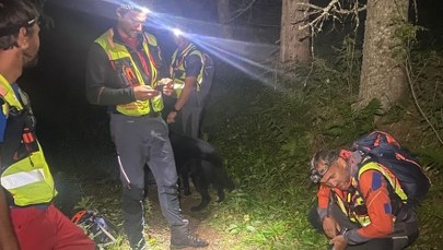 ​Ratownicy, psy, drony w nocnej akcji w Tatrach. Turysta siedział sobie w namiocie