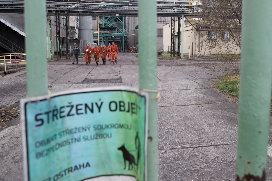 Ratownicy w kopalni Stonava w czeskiej Karwinie /Łukasz Gagulski  /PAP