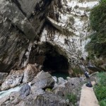 Ratownicy znaleźli pięć osób uwięzionych od tygodnia w zalanej jaskini