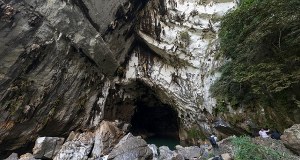 Ratownicy znaleźli pięć osób, uwięzionych od tygodnia w zalanej jaskini