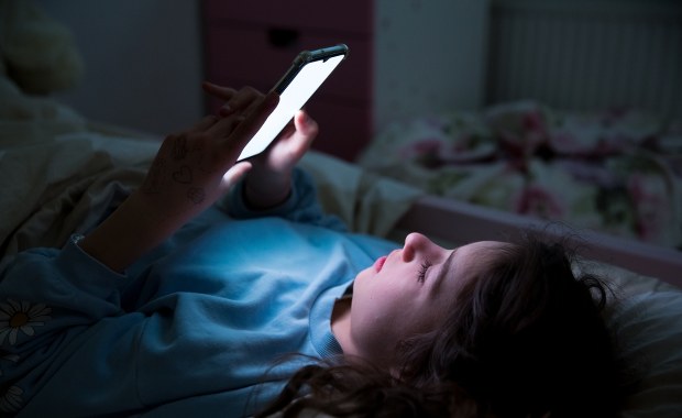 "Ratuj Dzieci!". To uzależnia jak alkohol lub papieros