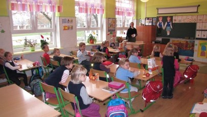 „Ratuj Maluchy” krytykuje, kuratoria odpierają zarzuty