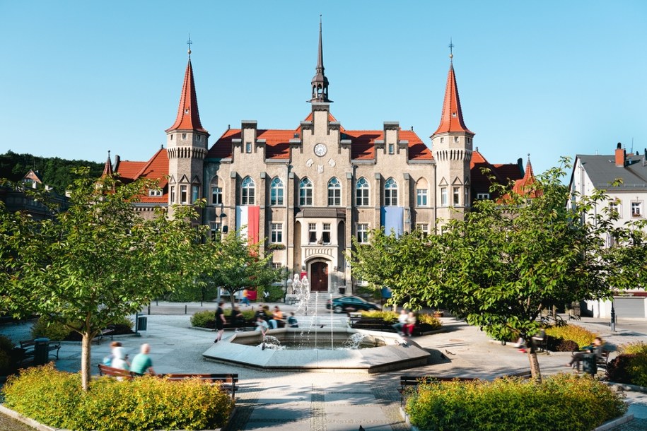 Ratusz w Wałbrzychu /Shutterstock