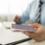 Raty kredytów będą w końcu niższe? Banki boją się o spadek zysków