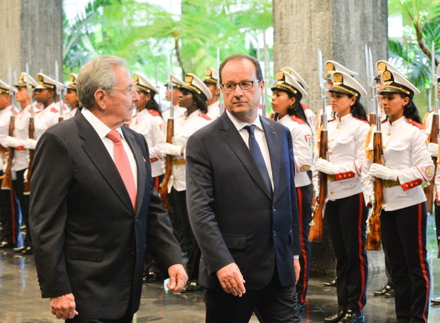 Raul Castro i Francois Hollande /ADALBERTO ROQUE / POOL /PAP/EPA