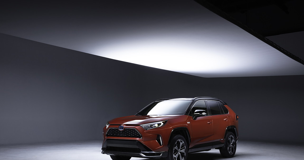 RAV-4 to rasowy SUV naszpikowany nowoczesnymi technologiami /materiały prasowe