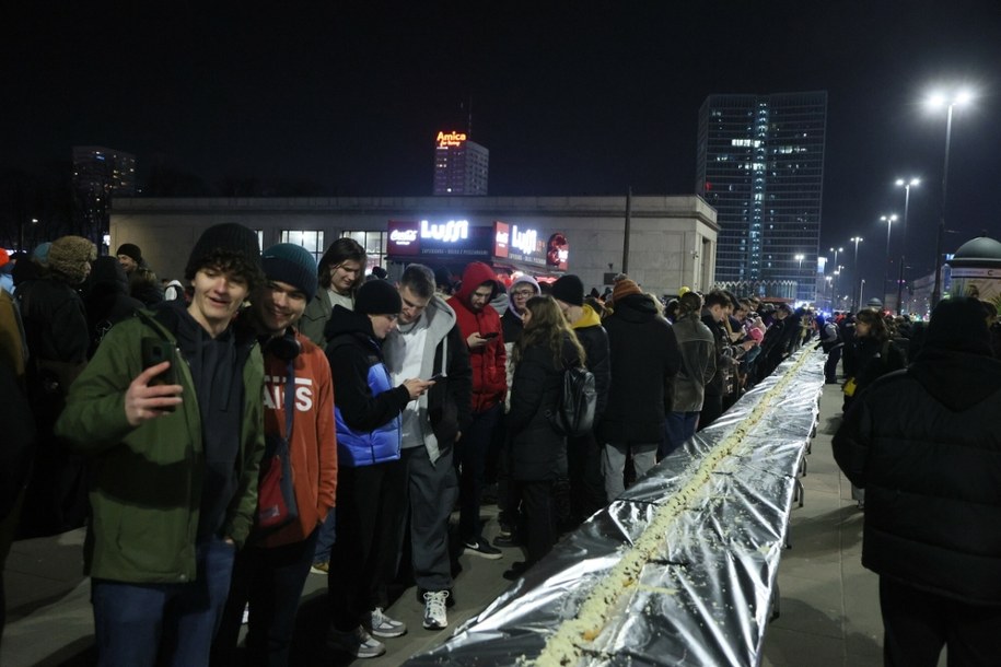 "Rave pod barem Lussi" - akcja poparcia dla baru z zapiekankami przed PKiN /Wojciech Olkusnik  /East News