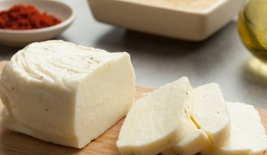 Raz spróbujesz, a więcej nie kupisz serka wiejskiego. Ten domowy jest o wiele lepszy