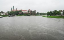 RCB: Przez Małopolskę przechodzi fala wezbraniowa