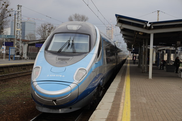 RCB: Wstrzymany ruch pociągów na granicach ze Słowacją i Czechami