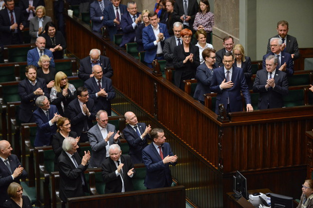 Reakcja członków rządu i pozostałych polityków PiS po wystąpieniu premiera Mateusza Morawieckiego / 	Jakub Kamiński    /PAP