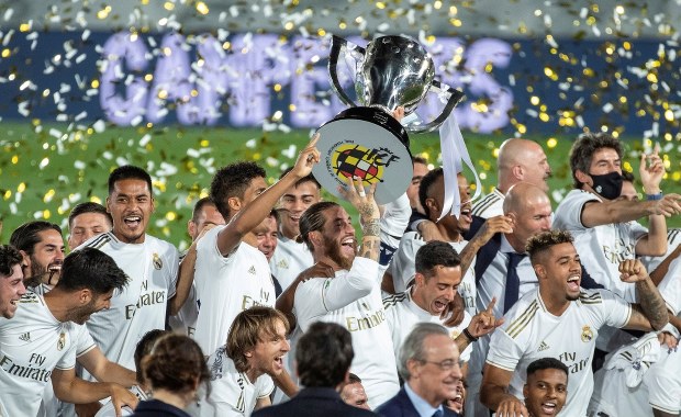 Real Madryt z mistrzowskim tytułem. Benzema powalczy z Messim o koronę króla strzelców