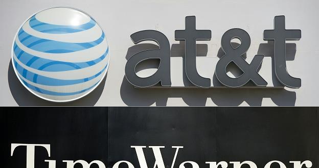 Realna jest fuzja AT&T i Time Warner. Fot. STAN HONDA SAUL LOEB /AFP