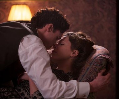 Rebecca Hall i Richard Madden w filmie "Na zawsze twoja"