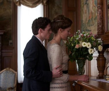 Rebecca Hall i Richard Madden w filmie "Na zawsze twoja"