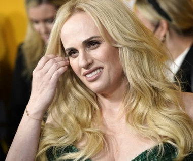 Rebel Wilson w filmie "Powrót do liceum" zachwyca figurą. Jak schudła 35 kilogramów?