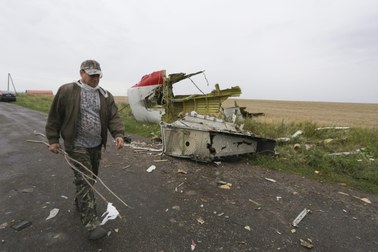 „Rebelianci wywożą ciała ofiar katastrofy samolotu” 