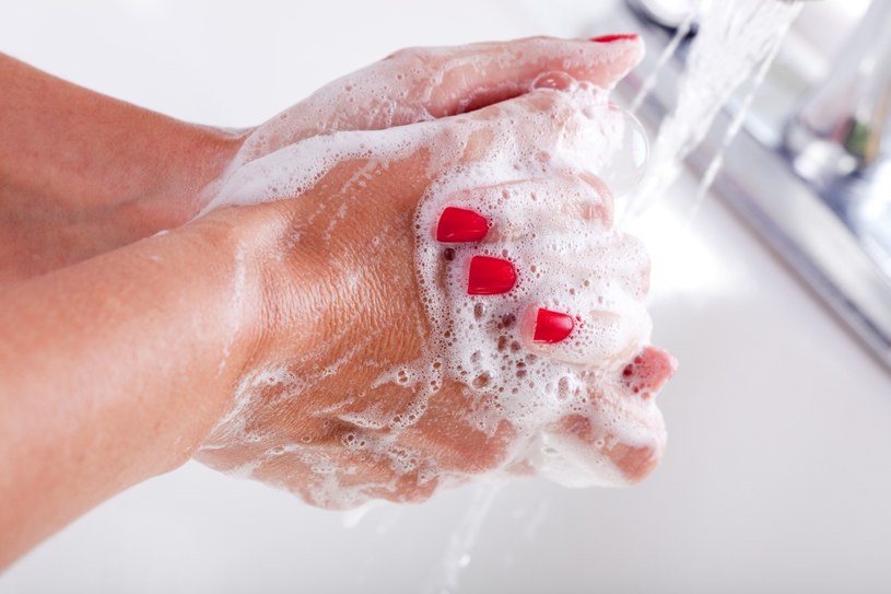 Ręce powinno się myć przez 15-30 sekund, wtedy są naprawdę czyste /© Glowimages