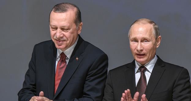 Recep Tayyip Erdogan (L) i Władimir Putin (P). Fot. OZAN KOSE/OZN /AFP