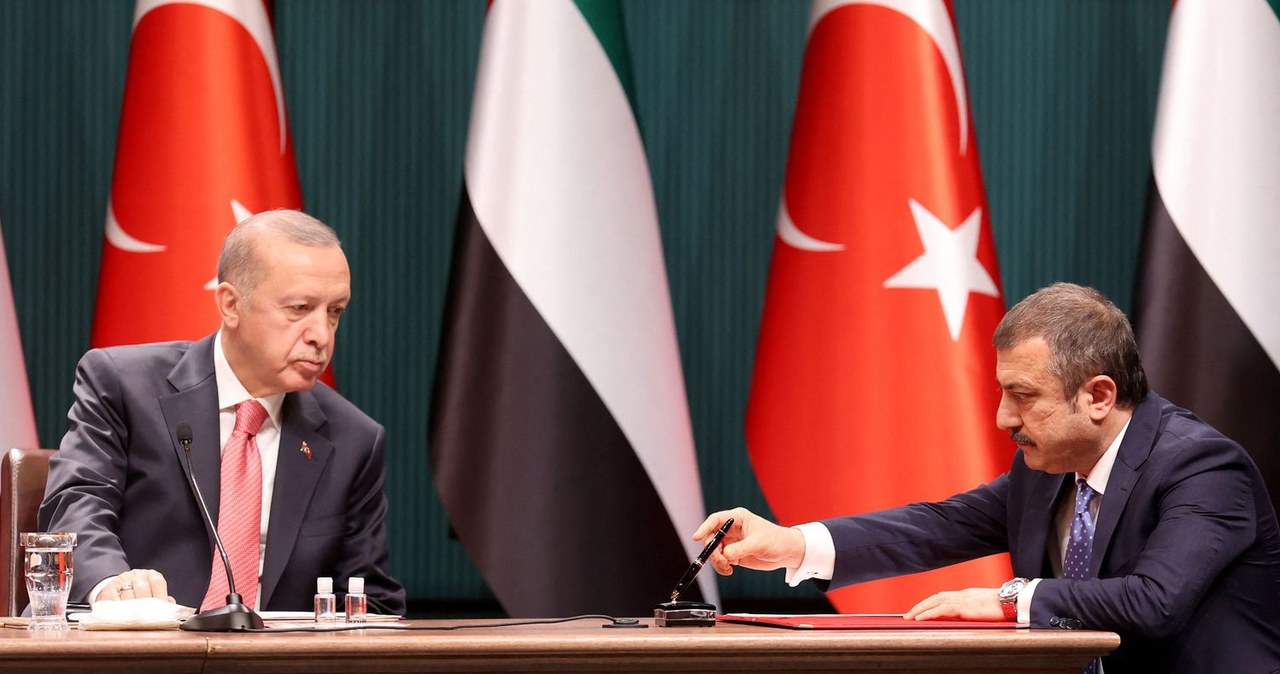 Recep Tayyip Erdogan (L), prezydent Turcji i Sahap Kavcioglu, prezes banku centralnego Turcji /AFP