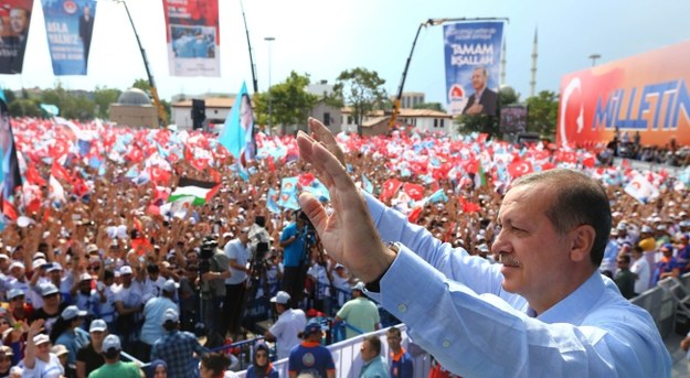 Recep Tayyip Erdogan na wiecu wyborczym /PAP/EPA/KAYHAN OZER /PAP/EPA