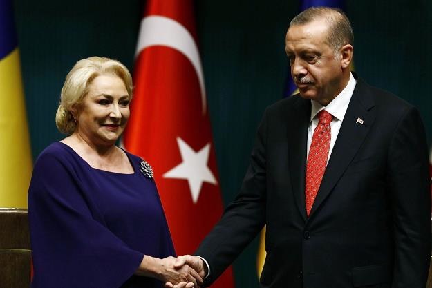 Recep Tayyip Erdogan (P), prezydent Turcji i Viorica Dăncilă, premier Rumunii /AFP